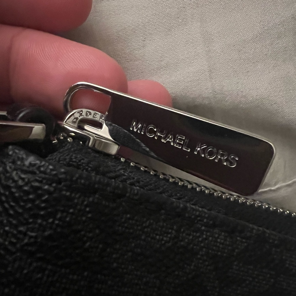 Authentic Michael Kors Continental Wallet - Picture 9 of 9